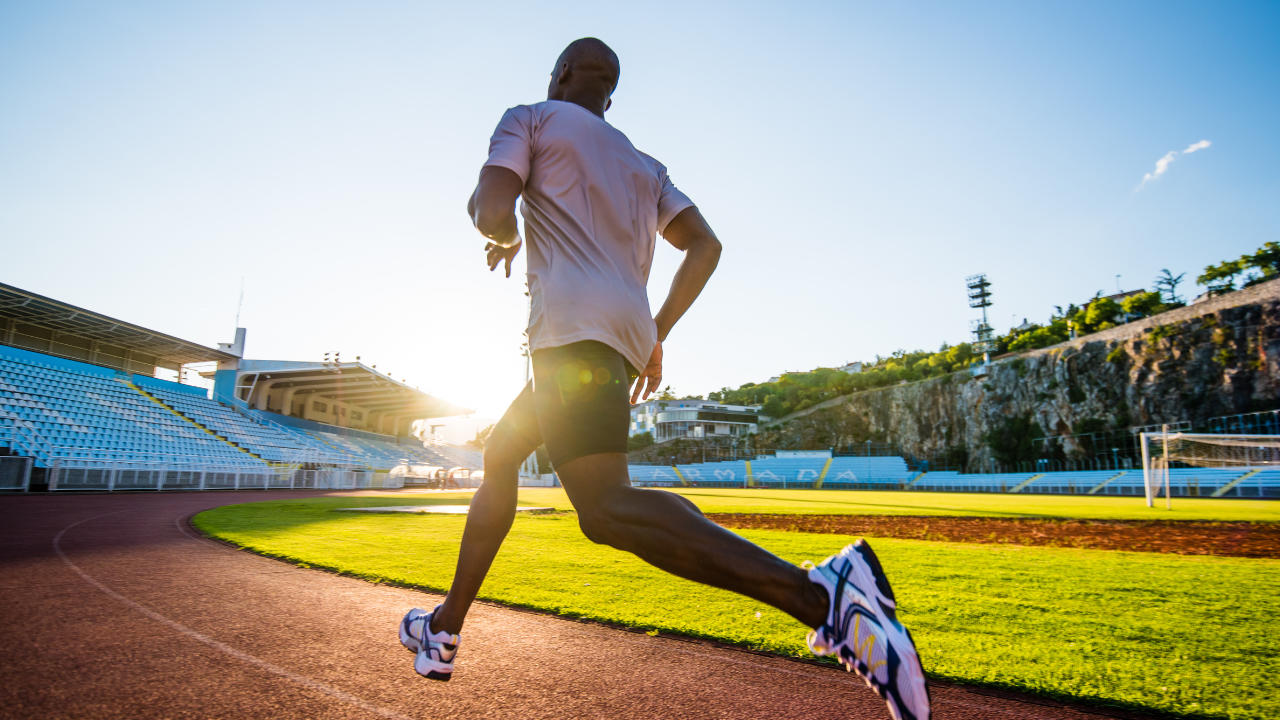 ランニングをしている男性