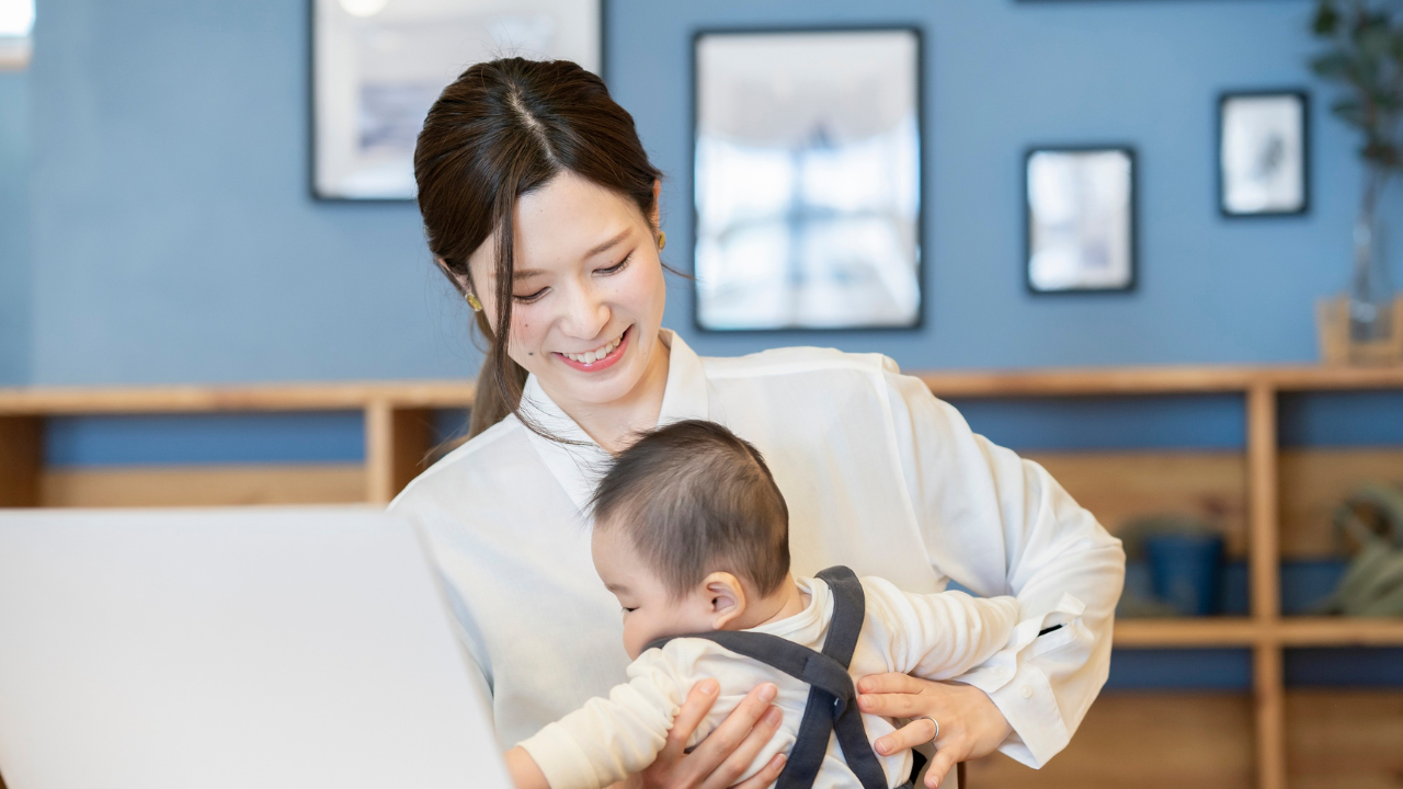 子育てをする女性